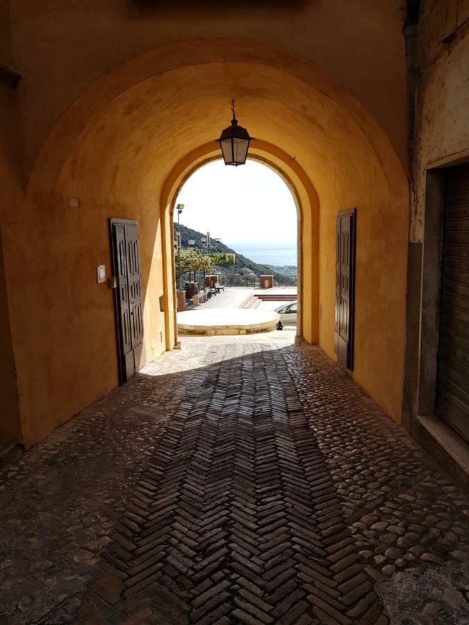 La Dimora Di Ares Formia Exterior foto